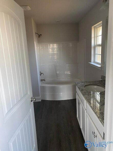 Building Photo - 121 Sorrelweed Dr