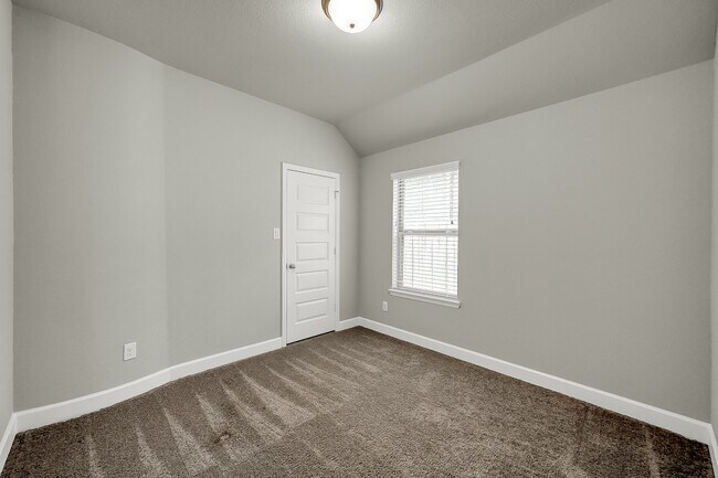 Building Photo - 328 Rise Ln