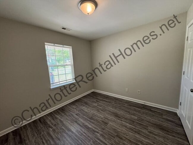 Building Photo - Spacious 4 bedroom home in Concord that's ...