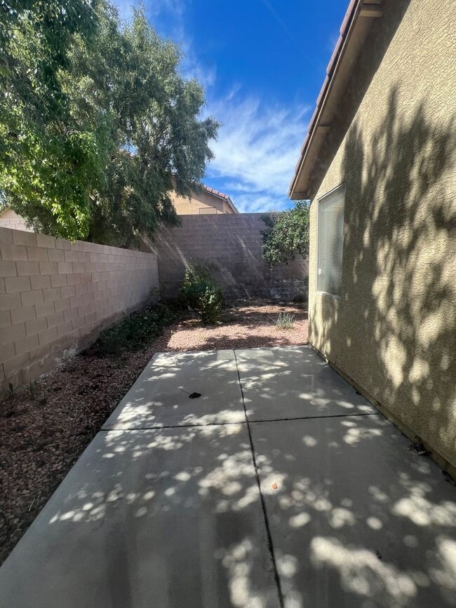 Building Photo - COVENTRY ANTHEM SINGLE STORY HOME!!