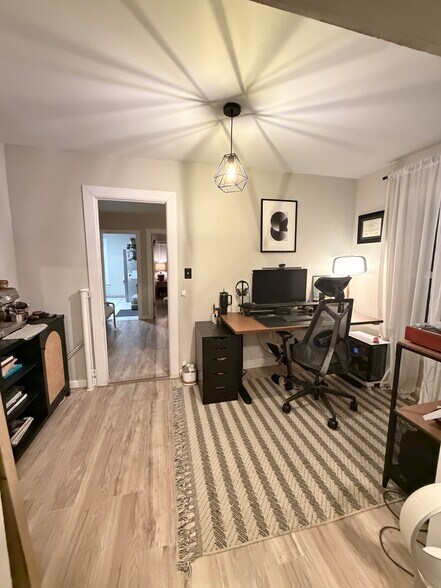 Building Photo - 13269 Metropolitan Ave