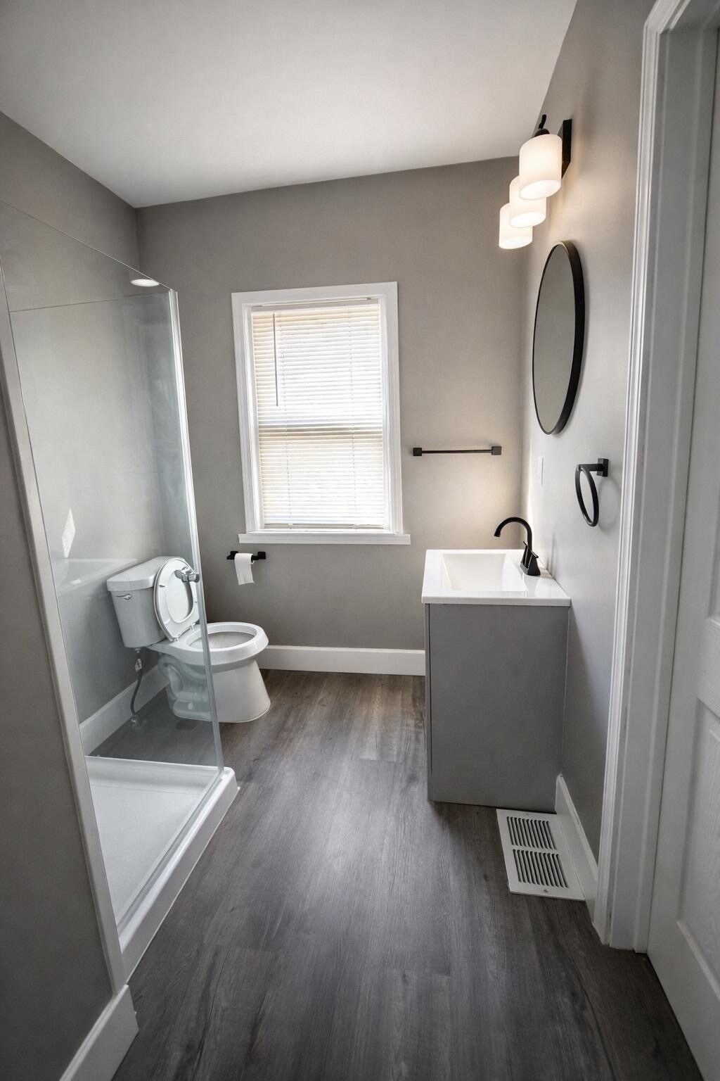 Building Photo - 12763 Cloverlawn Ave