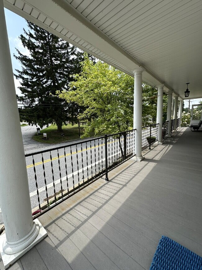 Building Photo - LEASE PENDING! Large Two Bedroom Apartment in Westminster