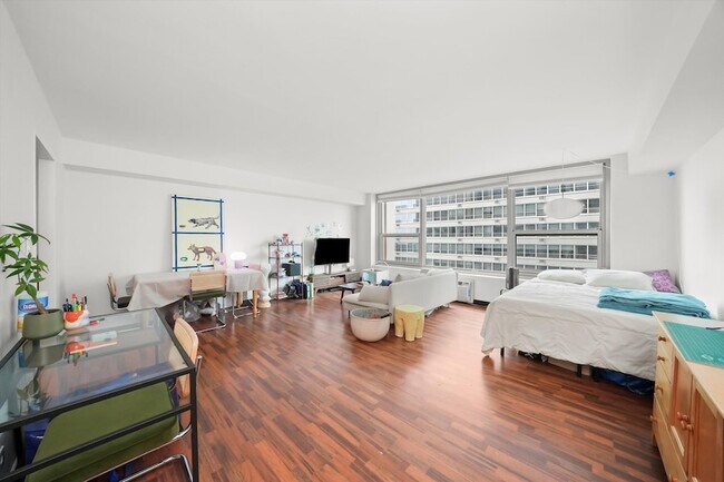 Building Photo - 3600 N Lake Shore Dr