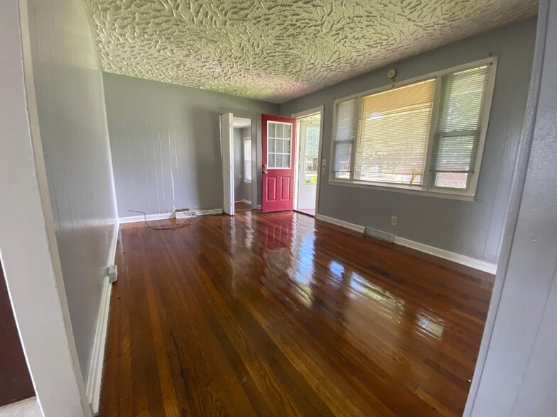 Living Room - 3602 Rose Dr