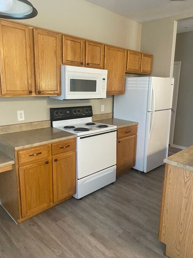 Building Photo - 1000 Diamond Dr