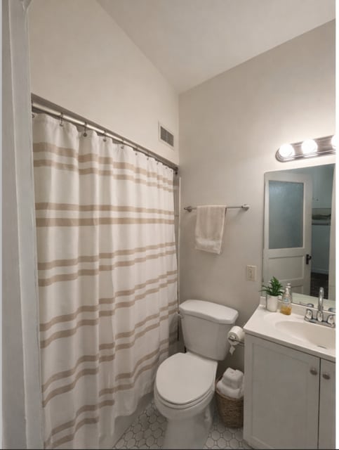 Building Photo - 209 W Fifth Ave