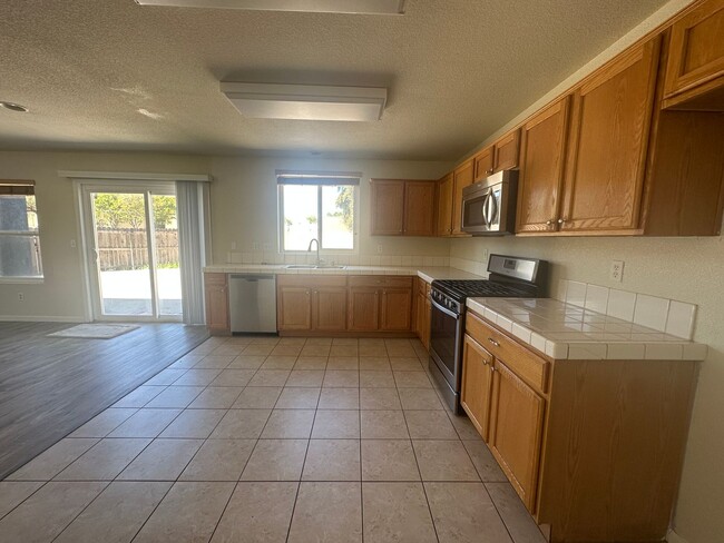 Building Photo - 1227 Kingfisher Dr