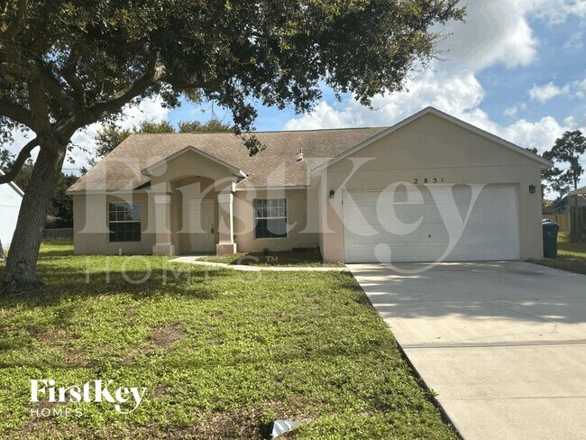 Building Photo - 2831 SE Hutchings Ave