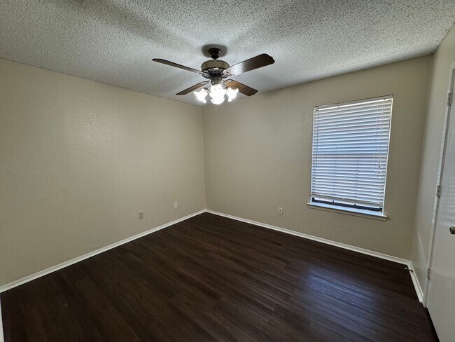 Building Photo - 2114 Kirby Lee St
