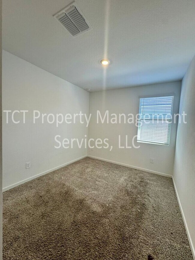 Building Photo - Beautiful Upgraded home in San Tan Groves