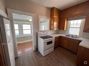 Building Photo - 4 Bedroom, 1 Bathroom home with 2+ car gar...