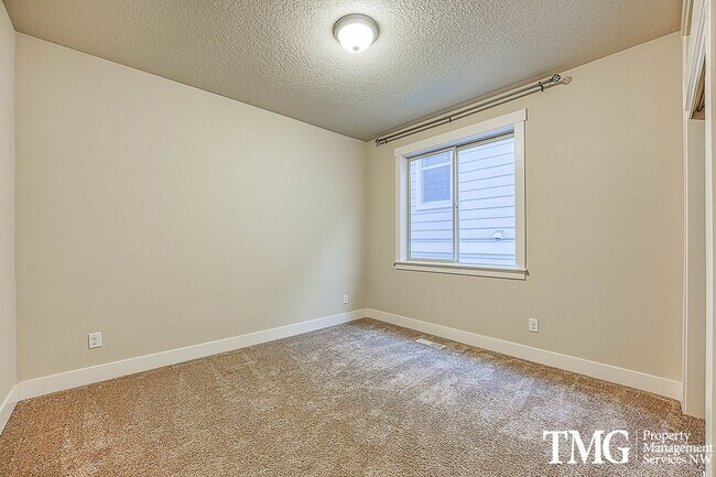 Building Photo - Spacious 4 BD Home with Private Backyard & Community Amenities!