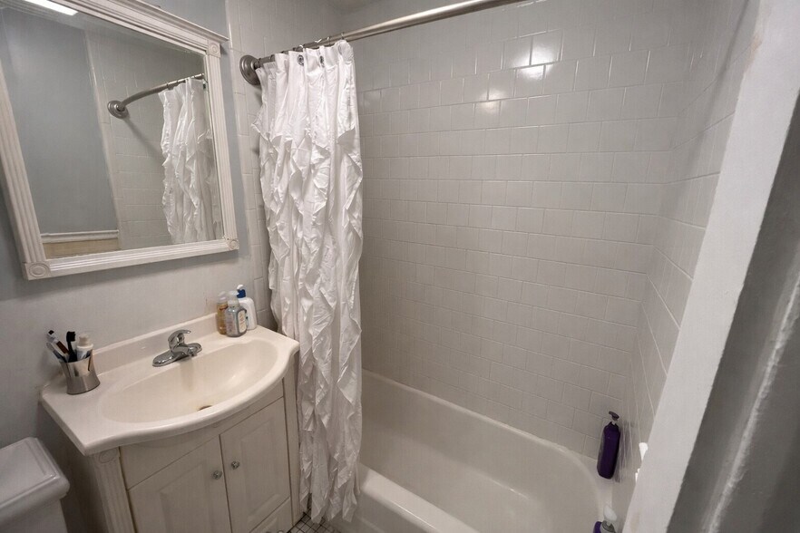 Building Photo - 206 Commonwealth Ave