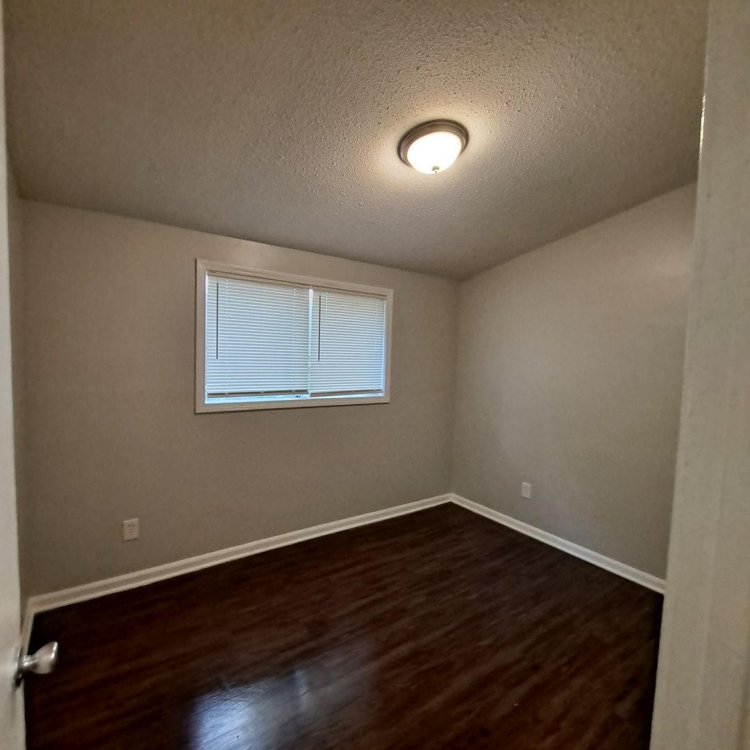 Building Photo - 3408 Clearbrook St