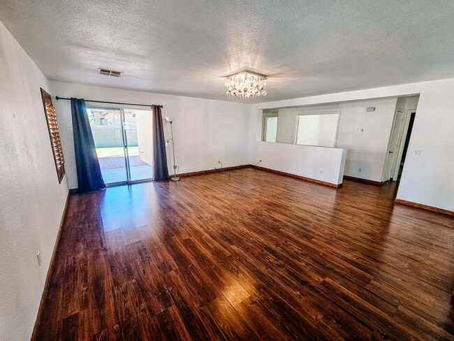 Building Photo - 3552 N Riverhaven Dr