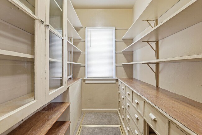 Building Photo - 1028 S 14th St