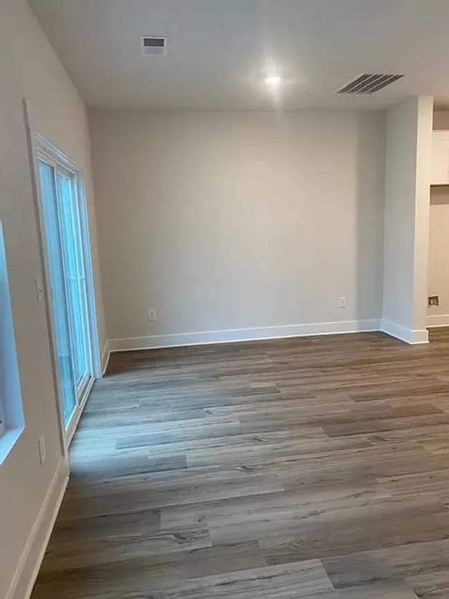 Building Photo - Thread Way