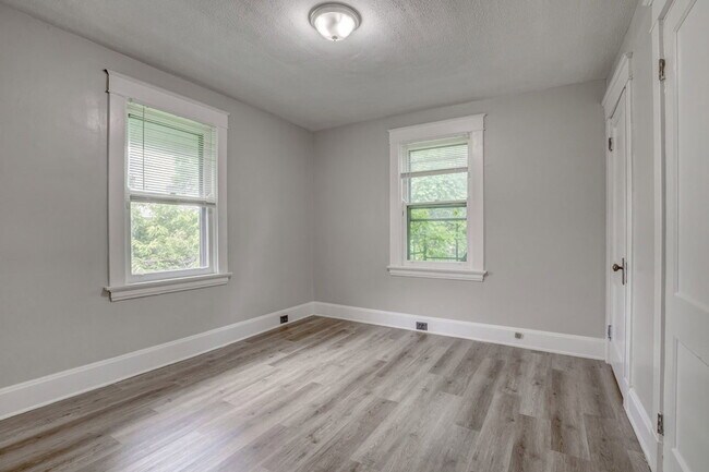 Building Photo - 512 Maple Ave