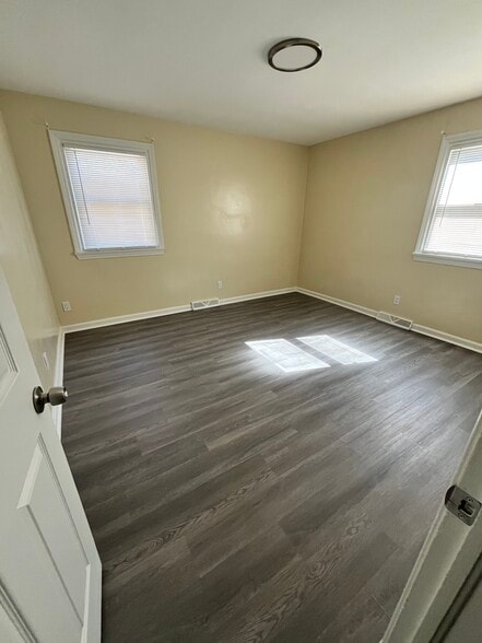 Building Photo - 5023 Forest Park Pl