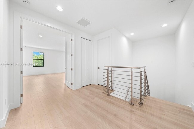 Building Photo - 1450 SW 23rd St
