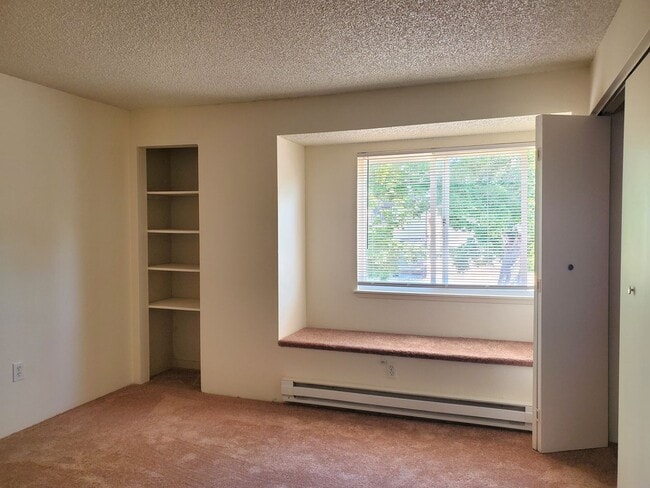 Building Photo - FG: 01010 E 35th