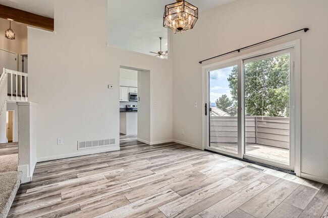 Building Photo - 5 bed 3.5 bath Plum Creek home