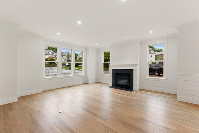 Building Photo - 45 Maplewood St