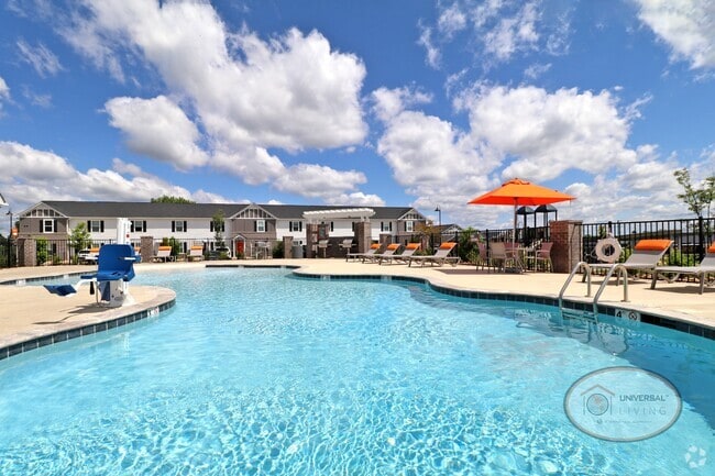 Zero Entry Saltwater Swimming Pool - Universal at Mountain View
