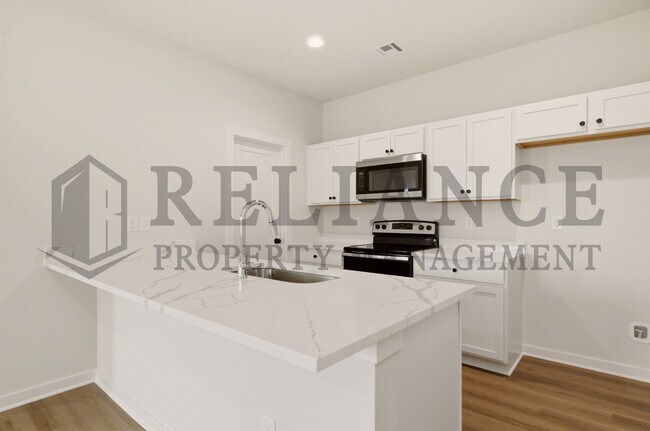 Building Photo - 204 Gowen St