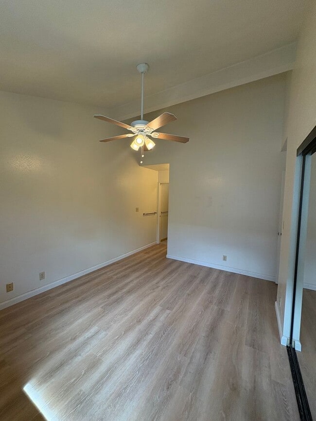 Building Photo - $3,000 / 2-BR / 2-BATH Townhouse with 1 parking Stall - HOKULANI IN KAILUA, 900 sq ft.