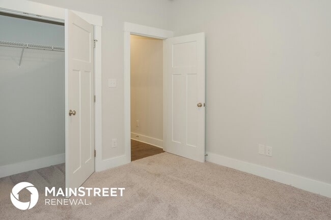 Building Photo - 14704 Greenleaf Dr