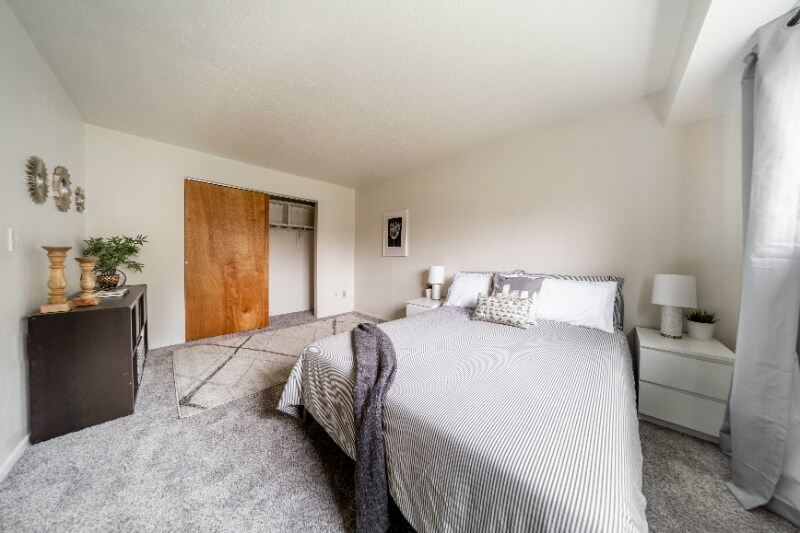 Building Photo - 6615 Center St