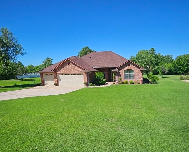 Primary Photo - 8415 Valley Creek Dr