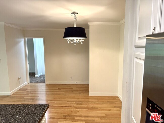 Building Photo - 950 Kings Rd