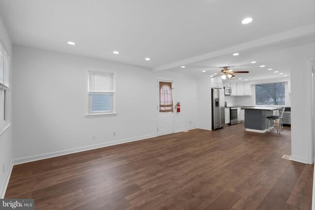 Building Photo - 950 Central Ave