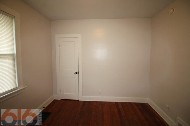 Building Photo - 813 Douglas St NW