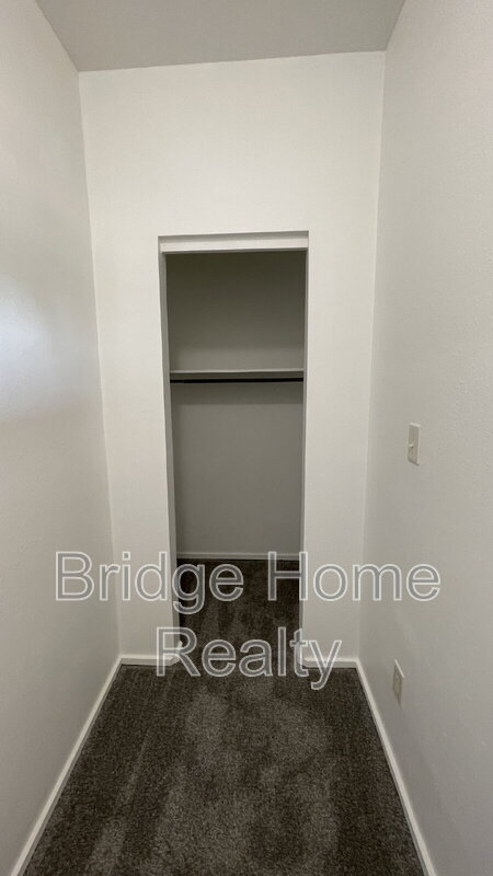 Building Photo - 424 W 7th Ave