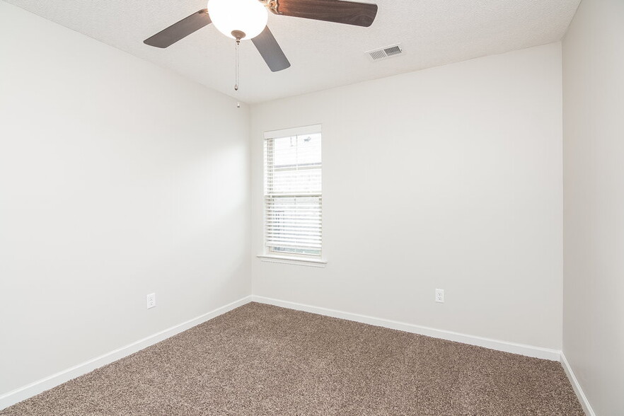 Building Photo - 9426 Darren Cir S