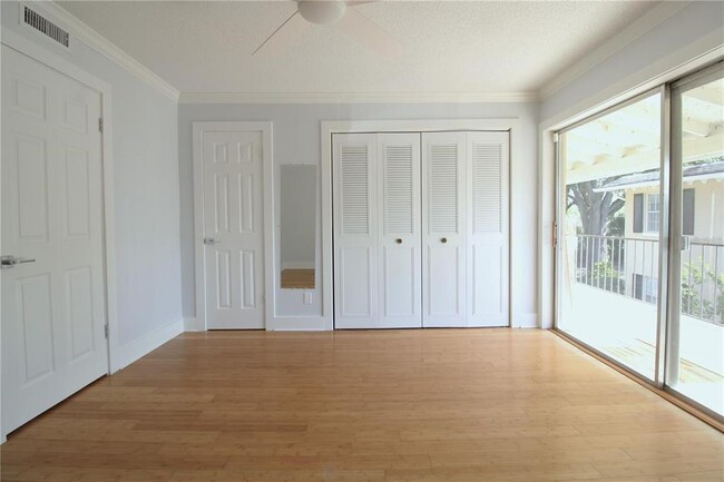 Building Photo - 3331 N Westmoreland Dr