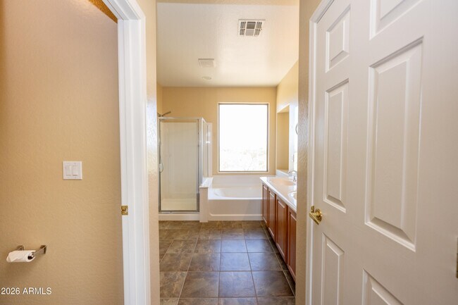 Building Photo - 2023 W Shackleton Dr