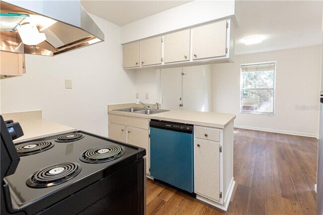 Building Photo - Fantastic 1 /1 x Rent @ Winter Park's Four...