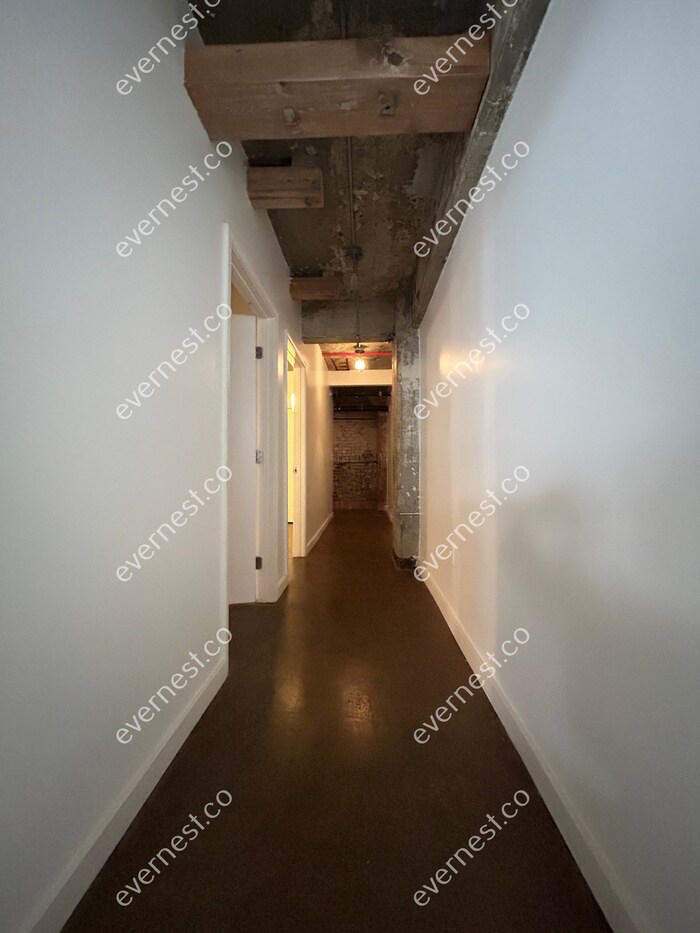 Building Photo - 244 Peters St SW