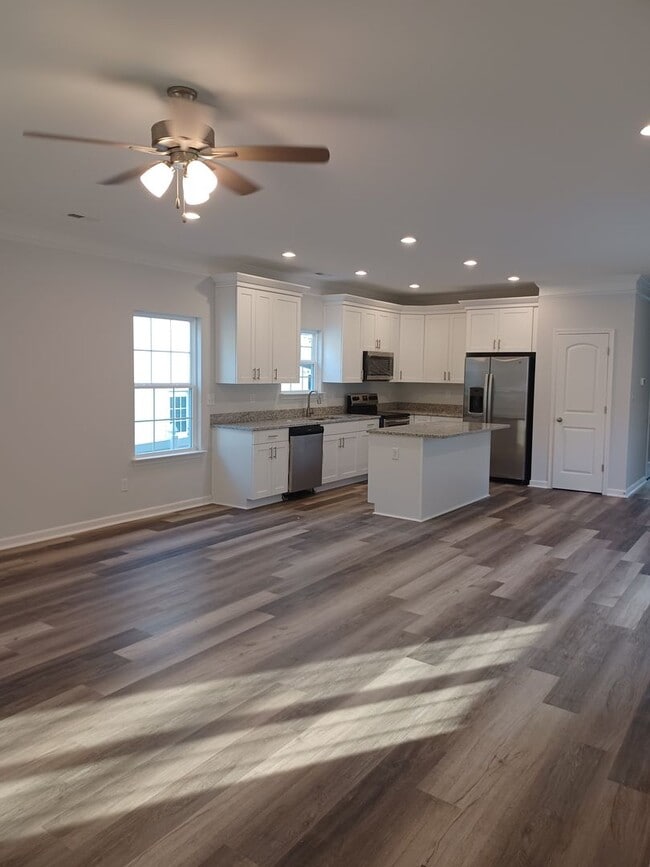 Building Photo - Newly Constructed 5 Bedroom Home in Hampton