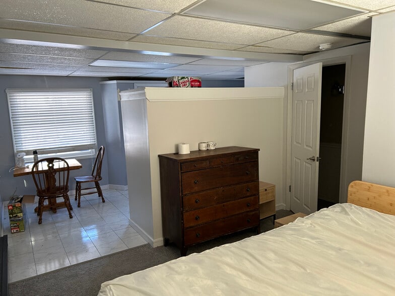 Building Photo - 349 Naubuc Ave