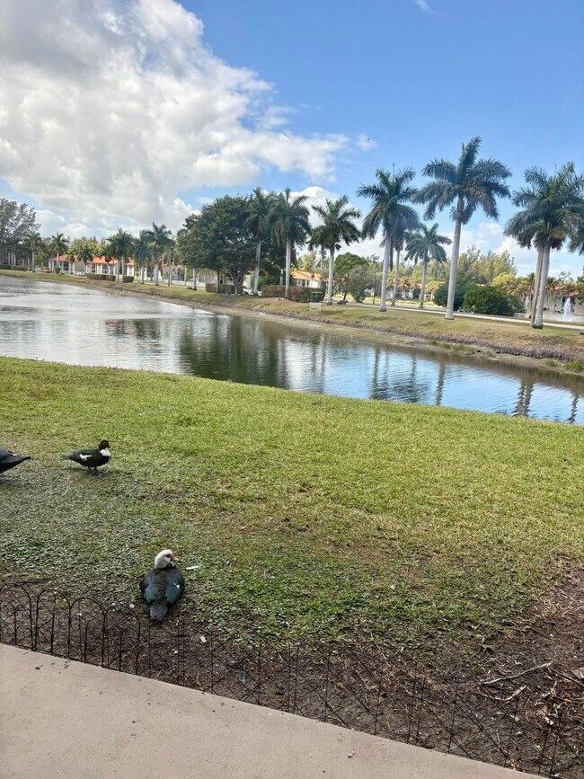 Building Photo - 1545 Lake Crystal Dr