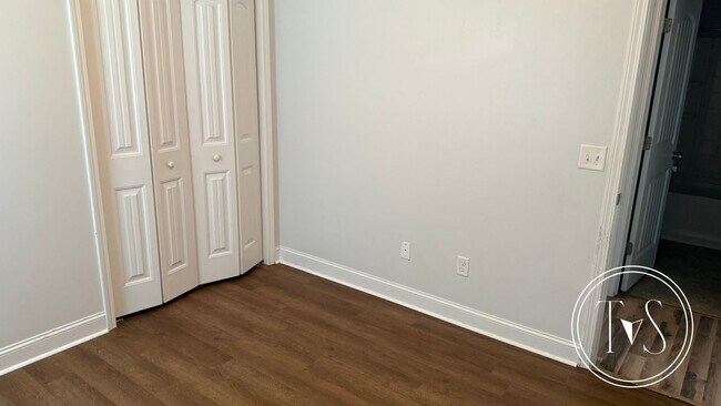 Building Photo - RATE DROP ALERT (was $1980/month) and SUMM...