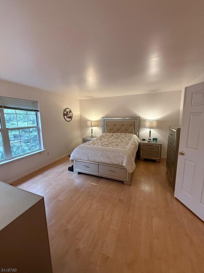 Building Photo - 195 Matlook Pl