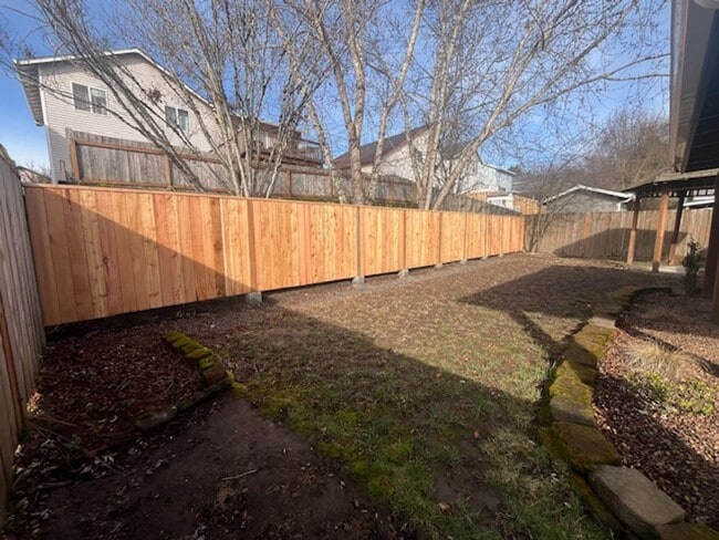 Building Photo - 3 Bedroom 2 Bath Dundee OR 97115
