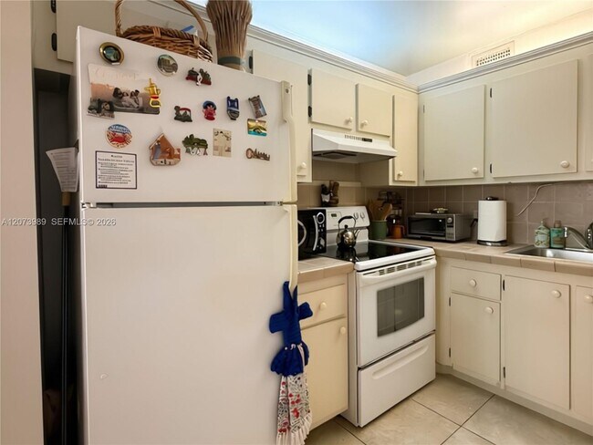 Building Photo - 551 SW 135th Ave